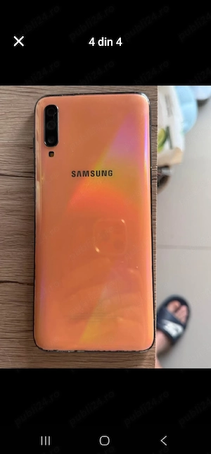 Samsung Galaxy A70 Ecran mare baterie mare nu-i spart are bourne și urme de uzură în rest este funcț