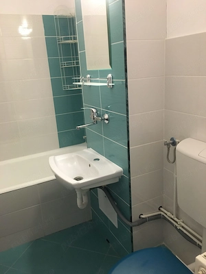 Proprietar, închiriez garsonieră în Tudor, str. Viitorului 