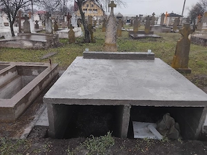 Execut locuri de veci si renovari  - imagine 2