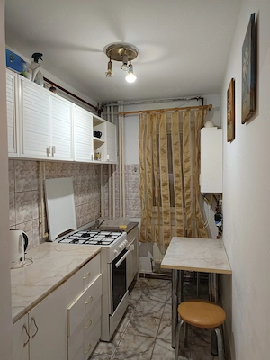 Vand apartament 2 camere, zona Boul Rosu cu centrala termica