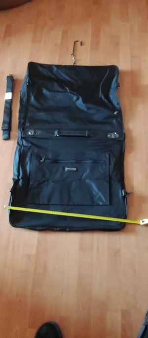 Vînd husă pentru transport costume