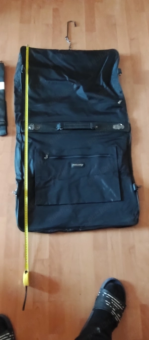 Vînd husă pentru transport costume