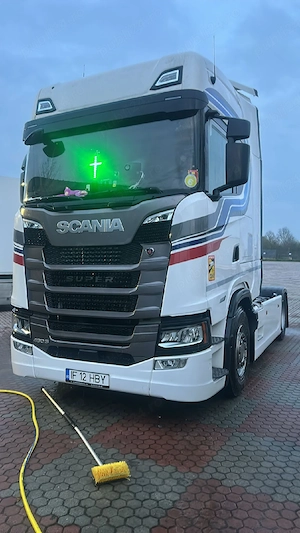 Angajam șoferii C+E (echipaj gata format) pentru comunitate - imagine 2