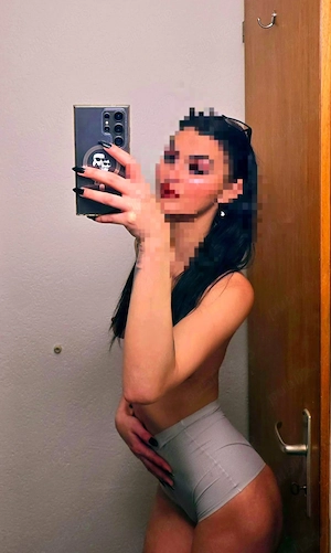 Bună , la mine sau la tine , pupici.