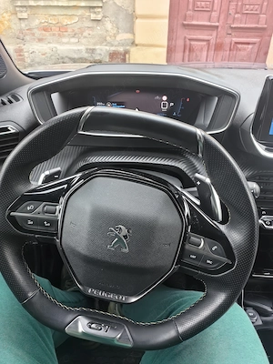 Peugeot 2008, 130 eat8 gt line din 2020  - imagine 6