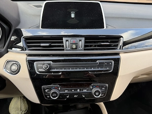 BMW x1 2018 sdrive 18i  - imagine 8