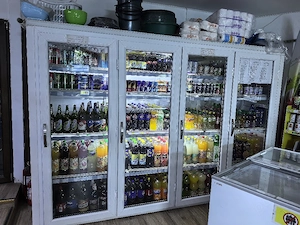 Vând frigider băuturi 