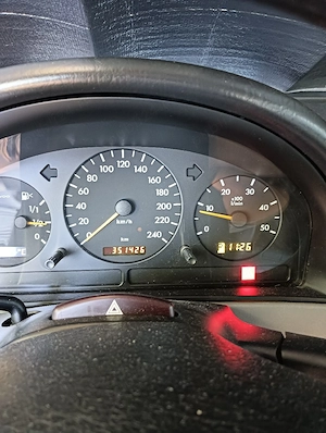 Vând Mercedes Ml 270 w163 cai an 2004 în stare bună de funcționare pret 3750 negociabil 