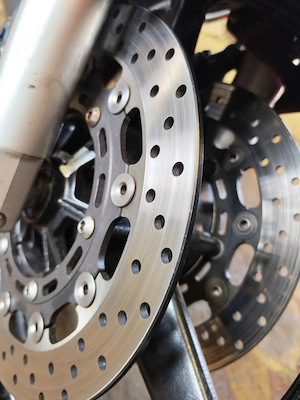 Vând Yamaha r6 carburație An 2001 - imagine 5