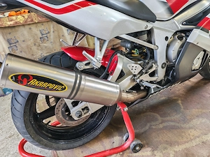 Vând Yamaha r6 carburație An 2001 - imagine 4