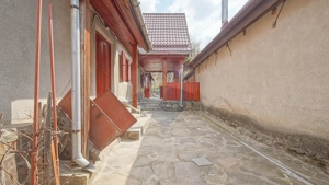 Casă autentică cu teren de 1310 mp, liniște și acces rapid către oraș - imagine 3