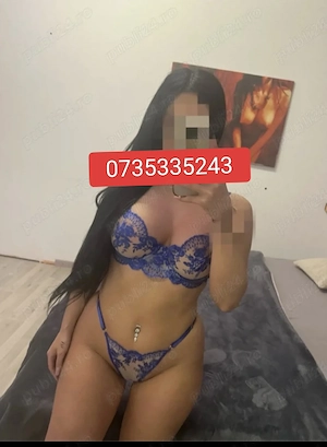 Bruneta sexy doar deplasări 