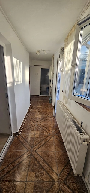 inchiriez 2 camere la curte  - imagine 4