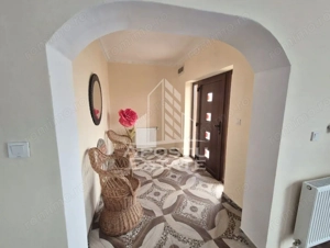 Casă spațioasă 320 mp, teren 1207 mp, central în Pesac - imagine 4