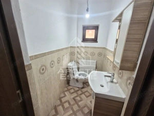 Casă spațioasă 320 mp, teren 1207 mp, central în Pesac - imagine 7
