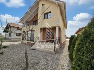 Casă spațioasă 320 mp, teren 1207 mp, central în Pesac - imagine 2