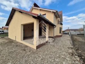 Casă spațioasă 320 mp, teren 1207 mp, central în Pesac - imagine 17
