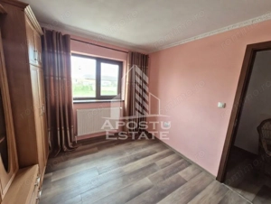 Casă spațioasă 320 mp, teren 1207 mp, central în Pesac - imagine 14