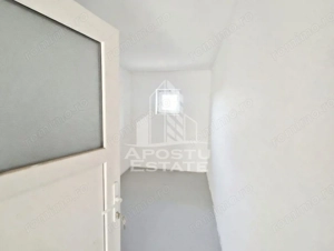 Casă spațioasă 320 mp, teren 1207 mp, central în Pesac - imagine 16