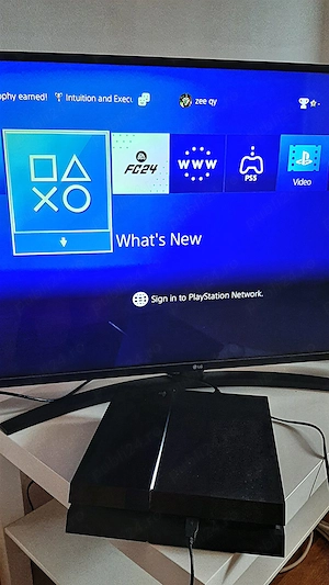 consola PlayStation 4 + 2 controlere, 500Gb
