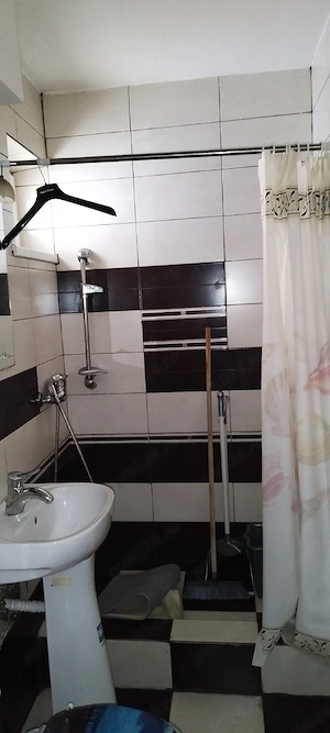 Garsonieră Mărăței etaj 2  în bloc cu apartamente