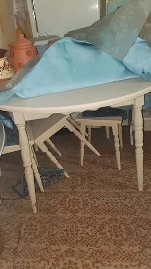 Masa vintage din lemn extensibila