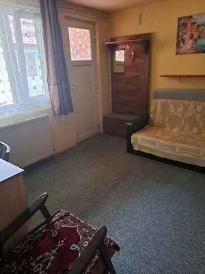 dau in chirie o camera la casa cu intrare separata