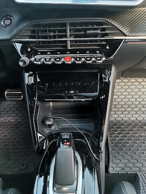 2021 Peugeot e2008, full electric, 50kwh, 65.000 km - imagine 10