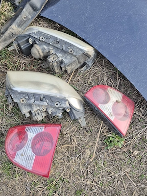 faruri si triple Volkswagen Passat berlina an 2003