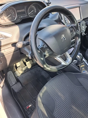 Peugeot 208 - imagine 5