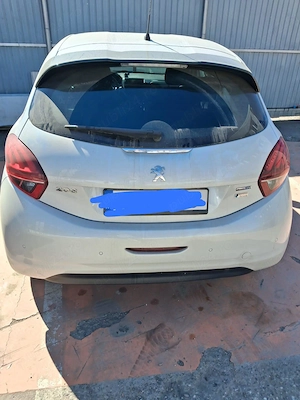 Peugeot 208 - imagine 2