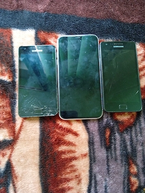 vand telefoane defecte - imagine 3