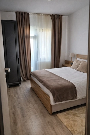 Proprietar vand apartament 3 camere  - imagine 2