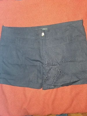 Pantaloni scurti de stofa