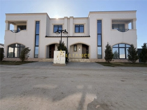 Vila moderna cu arhitectura deosebita – gata sa devina acasa