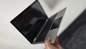 Laptop 2-în-1 in stare impecabilă 