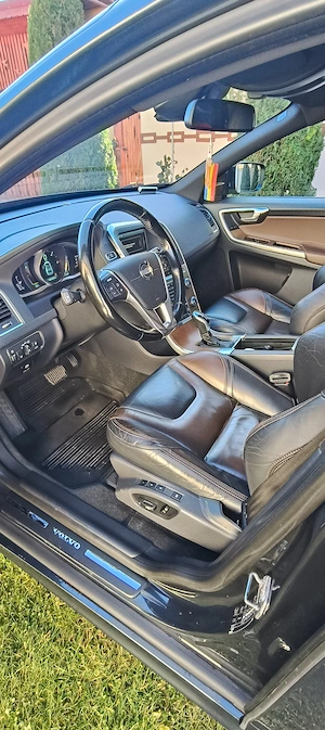 Volvo XC60 D5 WD - imagine 8