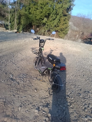 vând sau schimb scuter electric volta limitat la 25 de km pe oră 