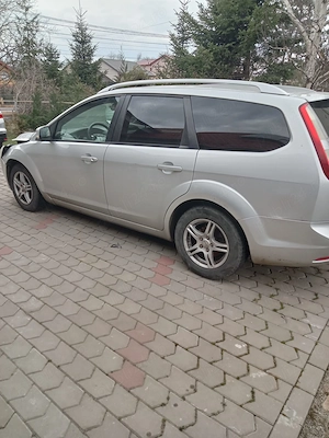 Ford Focus break benzina 1.6 an 2011   avariat (ideal pentru reparații)