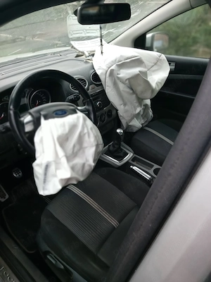 Ford Focus break benzina 1.6 an 2011   avariat (ideal pentru reparații) - imagine 7