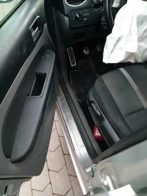 Ford Focus break benzina 1.6 an 2011   avariat (ideal pentru reparații) - imagine 6