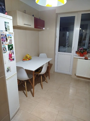 Apartament 3 camere  Piața Centrală, etaj 3
