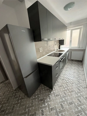 Închiriez apartament MODERN 3 camere etaj 2 Reșița - imagine 2