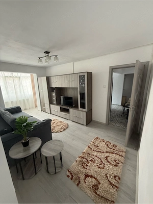 Închiriez apartament MODERN 3 camere etaj 2 Reșița