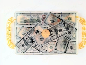 Masa de cafea din rășină epoxidică și tavă servire