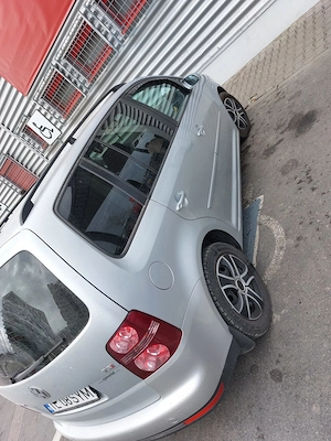 Volkswagen Touran  - imagine 5