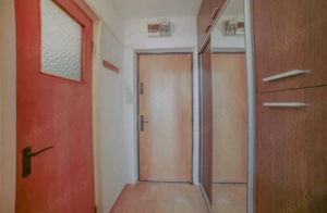 Garsoniera langa metrou Titan - imagine 4