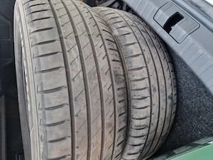 Vând 2 anvelope vara 215/60/17