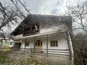 Gospodărie 2 case cu teren 5000m - imagine 2