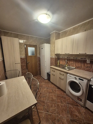 Inchiriez apartament cu 3 camere, decomandat, Colentina